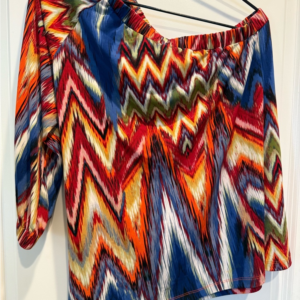 Colorful Zigzag Patterned Top - Picture 2 of 2